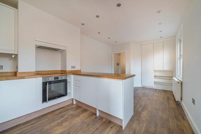2 Bedroom Flat To Rent In Dunstans Grove, East Dulwich, London, SE22