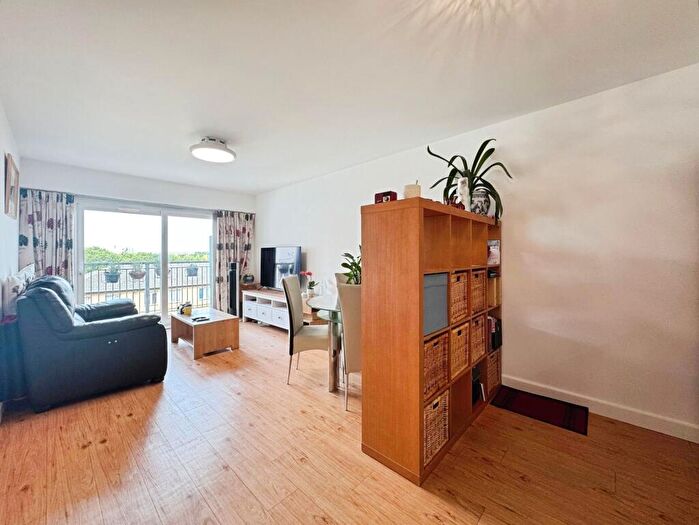 1 Bedroom Flat For Sale In Heritage Avenue, Bentfield House, NW9