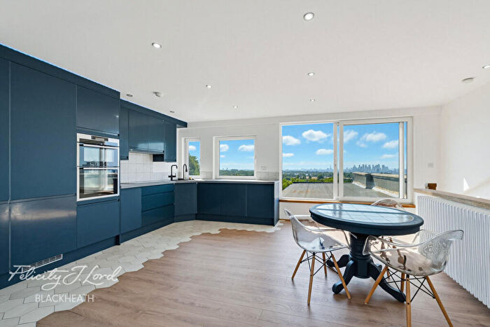 3 Bedroom Flat For Sale In Eglinton Hill, Plumstead, SE18