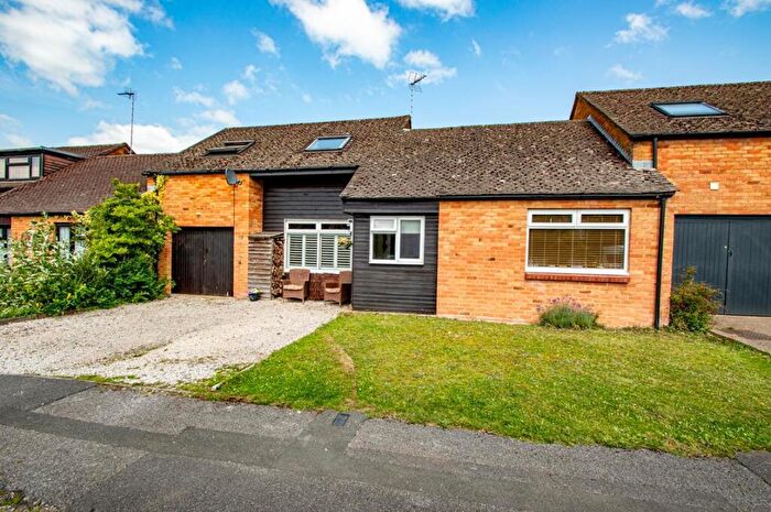 4 Bedroom Link Detached House For Sale In West Chiltern, Woodcote, Reading, Oxfordshire, RG8