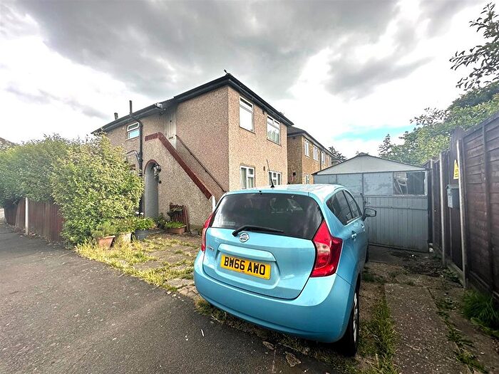 2 Bedroom Maisonette To Rent In Elmcroft Close, Feltham, TW14