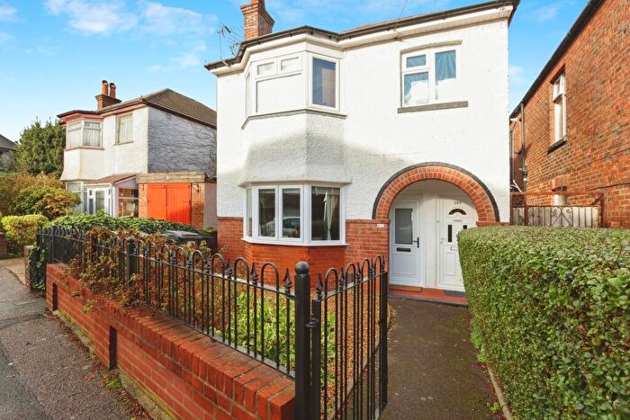 2 Bedroom Flat For Sale In Green Road, Charminster, Bournemouth, Dorset, BH9