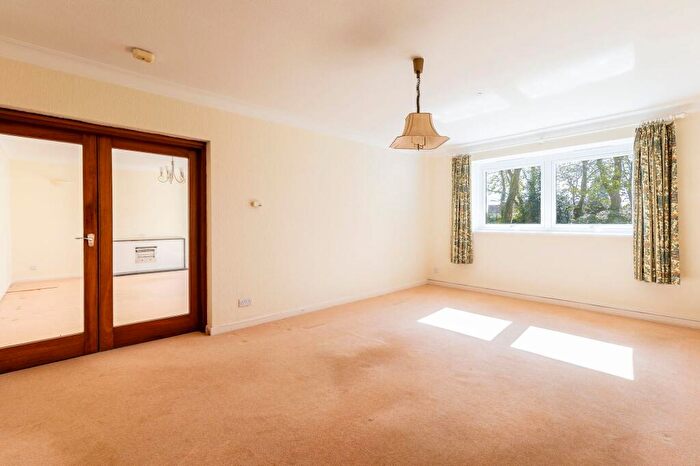 3 Bedroom Flat For Sale In The Grove, Gosforth, NE3