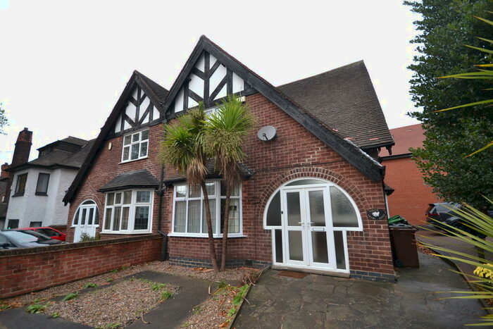 5 Bedroom Semi-Detached House To Rent In Derby Road, Lenton, NG7