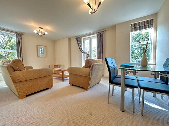 2 Bedroom Flat To Rent In Gardenhurst, Cardigan Road, Headingley, Leeds, LS6