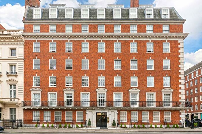 3 Bedroom Flat To Rent In Grosvenor Square, Mayfair, W1K