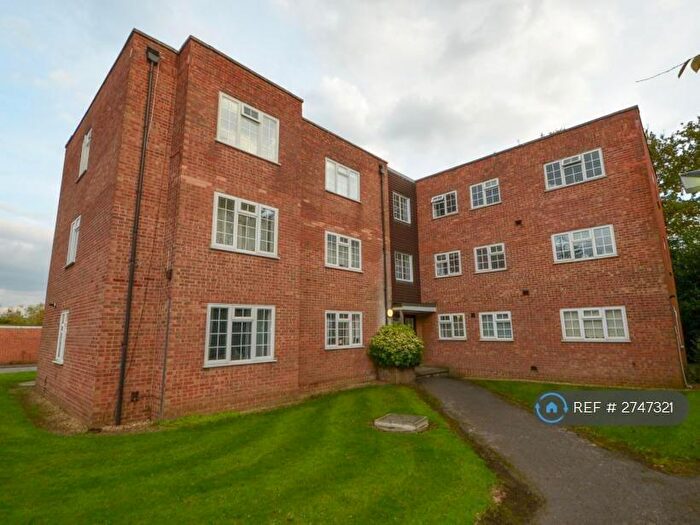 2 Bedroom Flat To Rent In Colne Drive, Walton-On-Thames, KT12