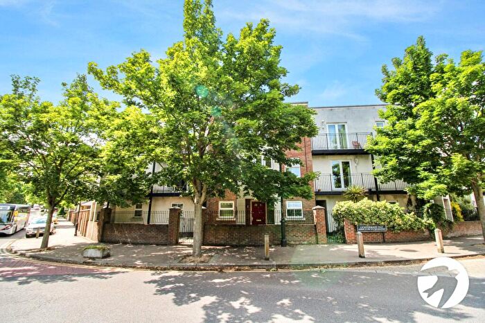 3 Bedroom Town House To Rent In Lightermans Way, Greenhithe, DA9