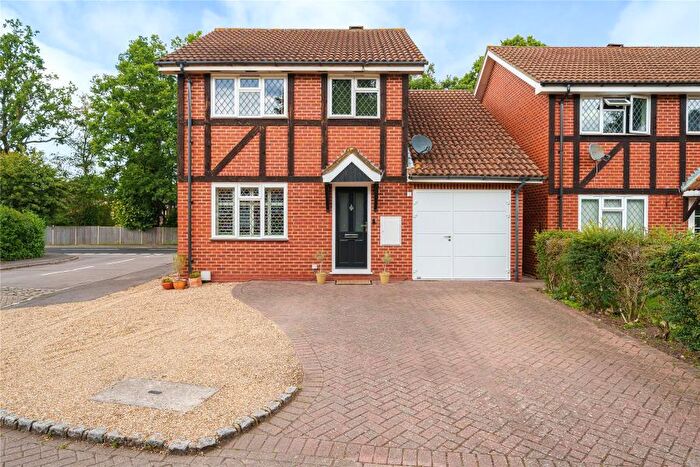 4 Bedroom Detached House To Rent In Lightwater, Surrey, GU18