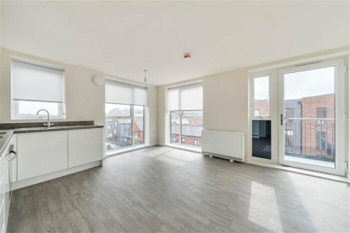 2 Bedroom Flat To Rent In Bedroom Property In Pingle Wharf Approach, Leicester, LE3