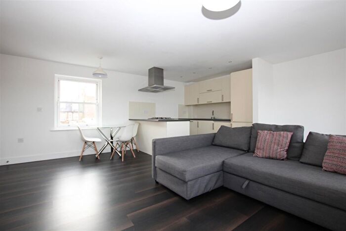 2 Bedroom Flat To Rent In William Hunter Way, Brentwood, CM14
