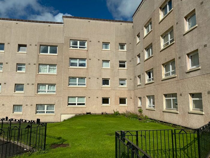 3 Bedroom Flat To Rent In Fountainwell Drive, Glasgow, G21
