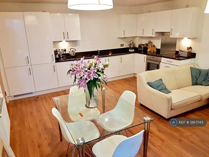 2 Bedroom Flat To Rent In Aquarelle House, London, EC1V