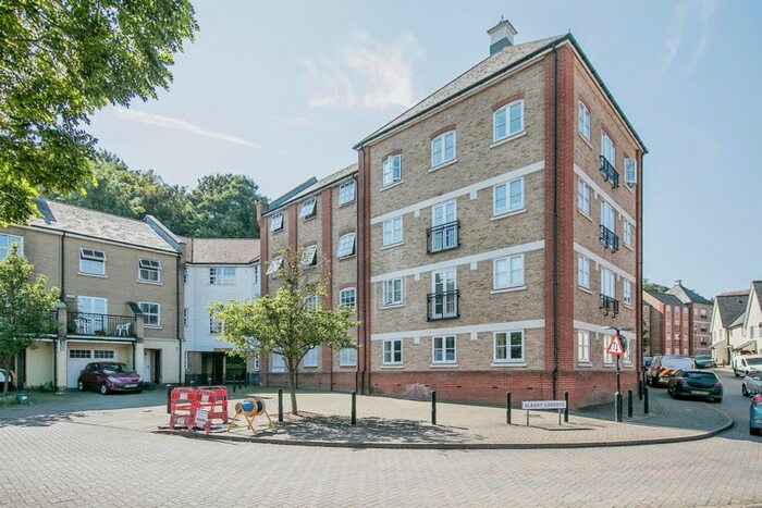 2 Bedroom Flat For Sale In Albany Gardens, Colchester, CO2