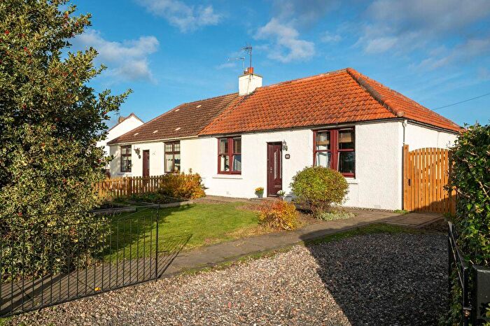 2 Bedroom Semi-Detached Bungalow For Sale In Meadowbank Road, Ormiston, East Lothian, EH35