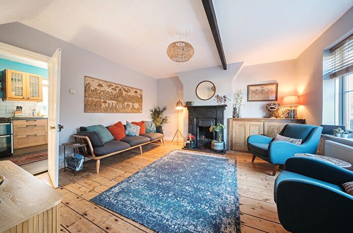 3 Bedroom End Of Terrace House For Sale In Old Farm Road, Guildford, Surrey, GU1