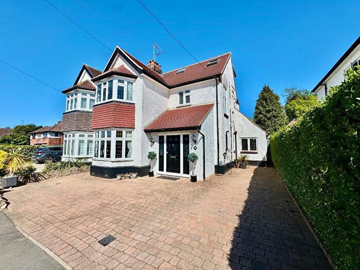4 Bedroom Semi-Detached House For Sale In Ludlow Avenue, South Luton, Luton, Bedfordshire, LU1