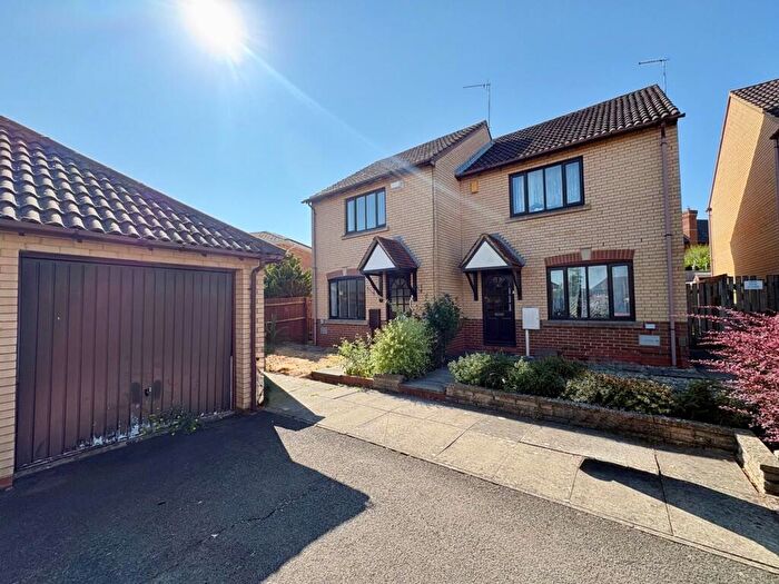 3 Bedroom Semi-Detached House For Sale In Hoathly Mews, Kents Hill, MK7