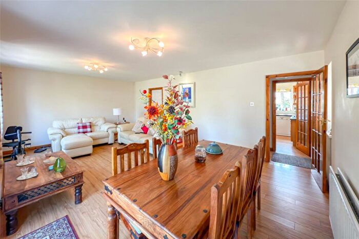 3 Bedroom Detached House For Sale In Tippendell Lane, St. Albans, Hertfordshire, AL2