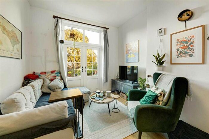 1 Bedroom Flat For Sale In Embleton Road, Lewisham, SE13