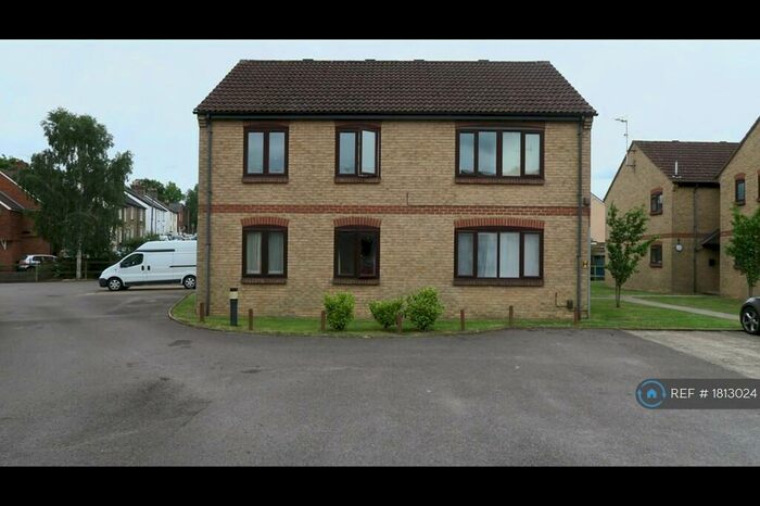 1 Bedroom Flat To Rent In Willowmead, Dorking, RH4