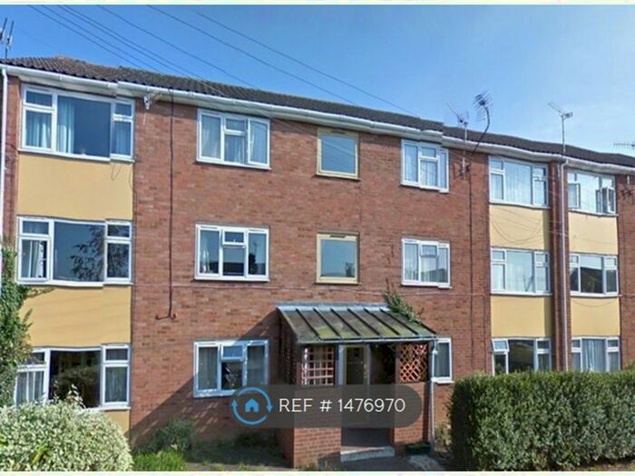 2 Bedroom Flat To Rent In St Peters Road, Kineton, CV35