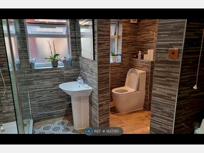 2 Bedroom Flat To Rent In Hainault Road, London, E11