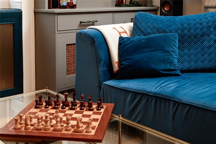 2 Bedroom Apartment For Sale In Hamilton Terrace, London, NW8