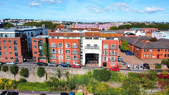 2 Bedroom Flat For Sale In Waterloo Road, Bristol, BS2