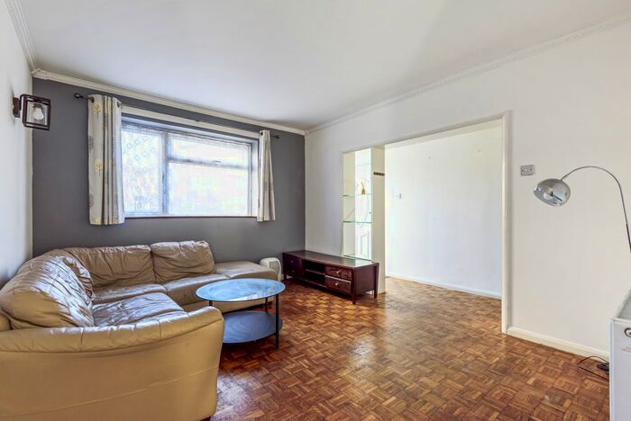 2 Bedroom Maisonette To Rent In Carston Close, London SE12