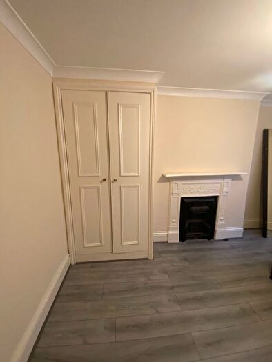 3 Bedroom Flat To Rent In Blenheim Gardens, London, NW2