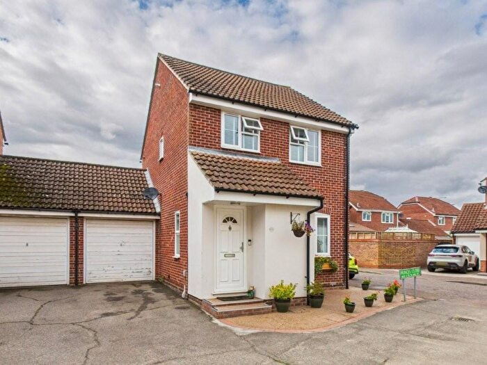 3 Bedroom Link Detached House For Sale In Princes Close, Billericay, Essex, CM12
