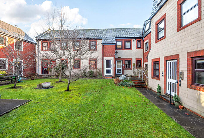 2 Bedroom Apartment For Sale In Summerlays Court, Bath, Somerset, BA2