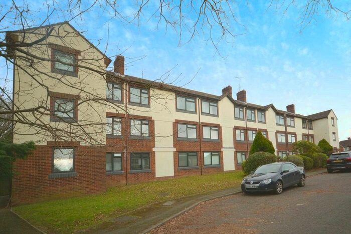 3 Bedroom Flat To Rent In Woodley Court, Amersham, HP7
