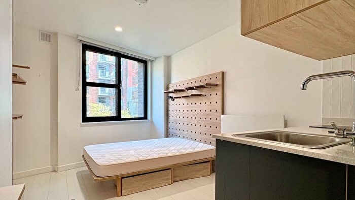 Studio To Rent In Commercial Road, London, E14