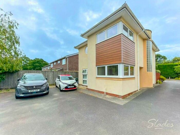 4 Bedroom Detached House To Rent In Smugglers Lane North, Highcliffe, Dorset, BH23