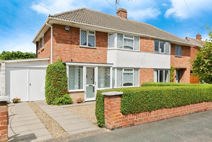 3 Bedroom Semi-Detached House For Sale In Norfolk Road, Wigston, LE18