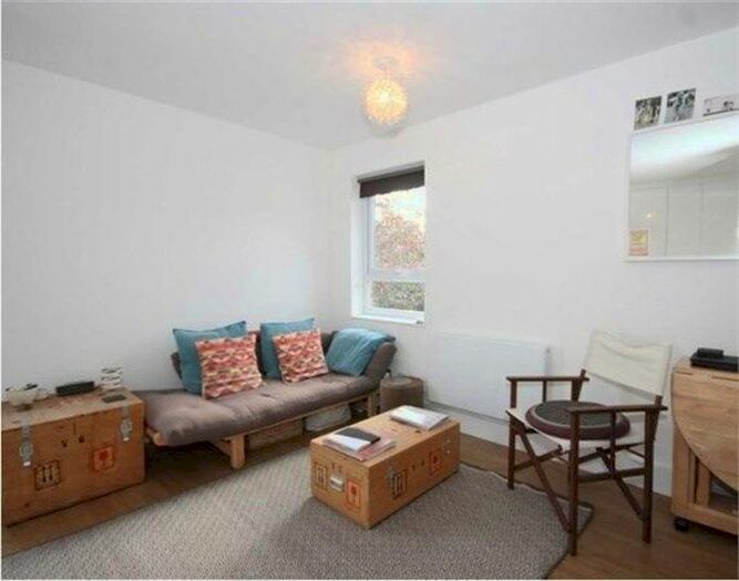 Studio To Rent In Westcott Road, London, Kennington, SE17