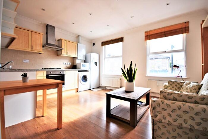 2 Bedroom Flat To Rent In Brayards Road, Peckham, SE15