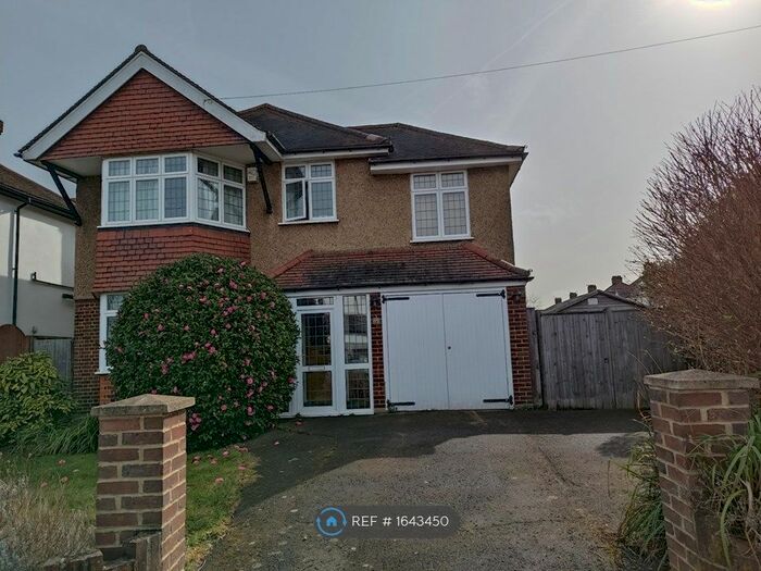 4 Bedroom Detached House To Rent In Hawes Lane, West Wickham, BR4