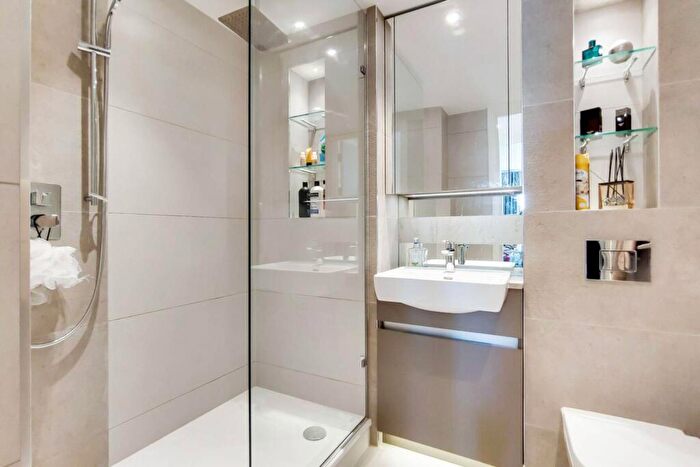 2 Bedroom Flat For Sale In Hampton Apartments, Woolwich Riverside, London, SE18