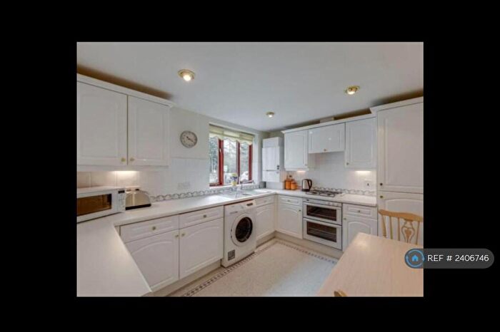 2 Bedroom Flat To Rent In Bucknell Close, Solihull, B91