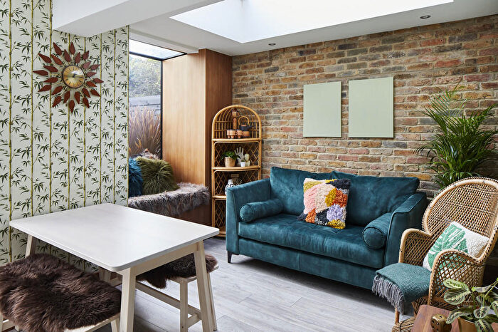 3 Bedroom Flat To Rent In Lambton Road, London, N19