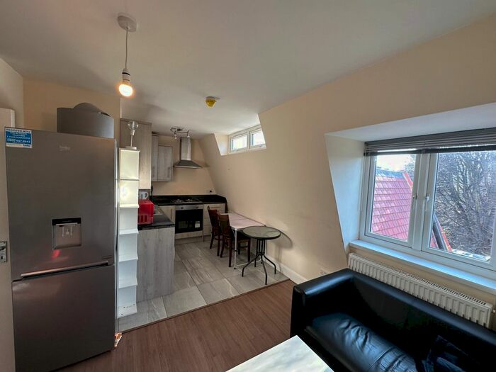 2 Bedroom Flat To Rent In Upper Richmond Road, London, SW15