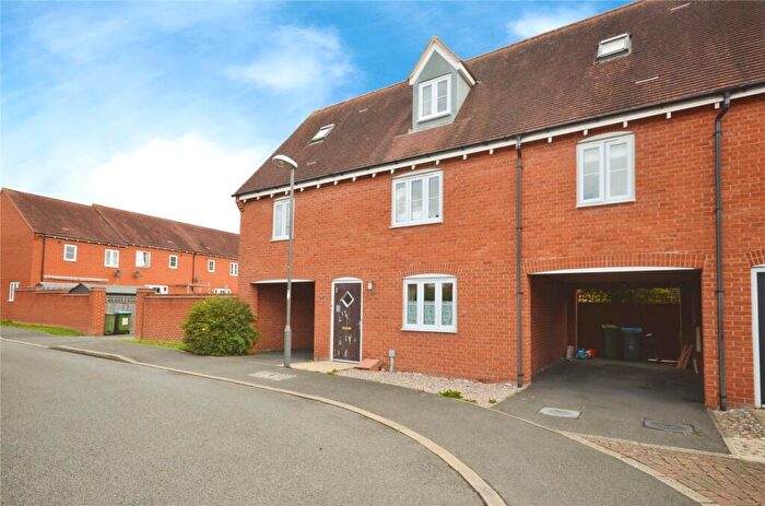 3 Bedroom Semi-Detached House For Sale In New College Road, Aylesbury, Buckinghamshire, HP19