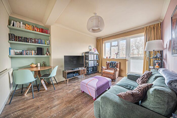 1 Bedroom Flat For Sale In St. Agnes Place, London, SE11