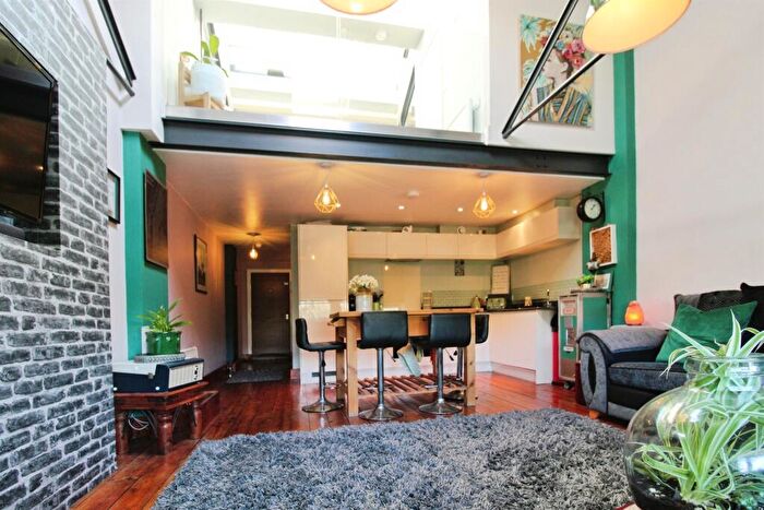 1 Bedroom Maisonette For Sale In Hood Road, Barry, CF62