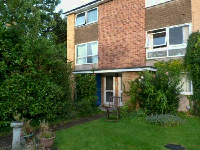 2 Bedroom Flat To Rent In Lima Court, Reading, RG1