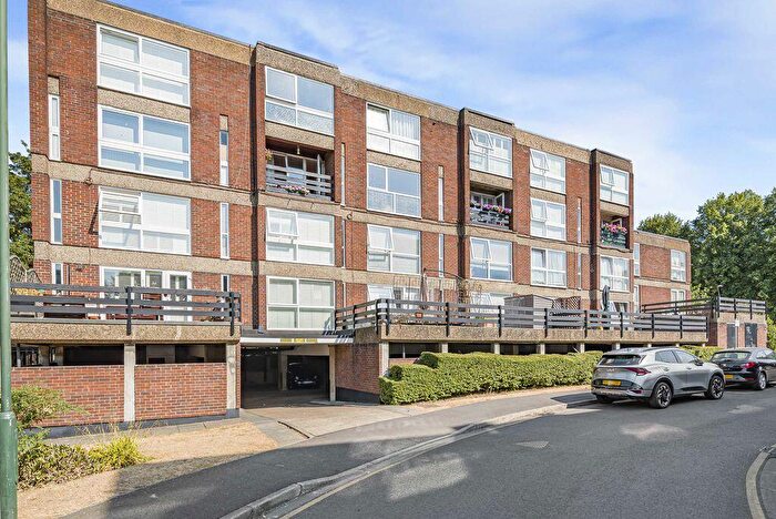 3 Bedroom Flat For Sale In Manor Road, Sidcup, DA15