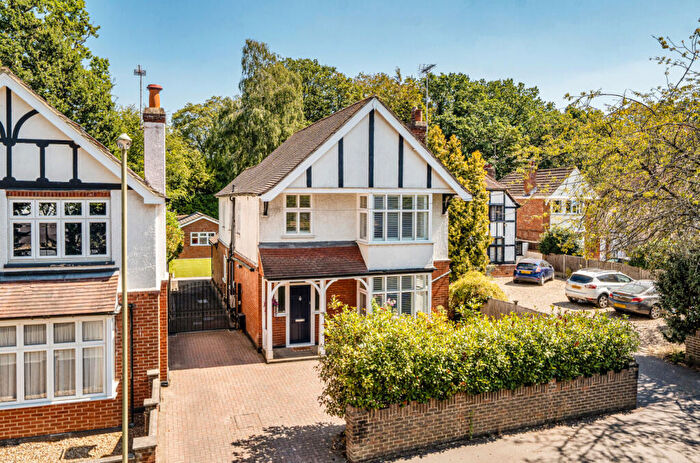 4 Bedroom Detached House For Sale In Farnborough Road, Farnborough, Hampshire, GU14